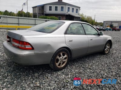 Trzecie zdjęcie samochodu z tyłu: 2001 LEXUS ES 300 VIN:JT8BF28G710328116 - miniatura