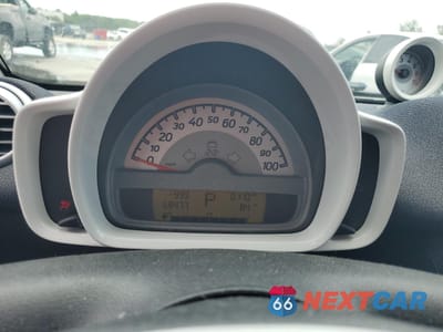 Zdjęcie 9 z 14 samochodu: 2013 SMART FORTWO PURE VIN:WMEEJ3BA6DK649940 - miniatura