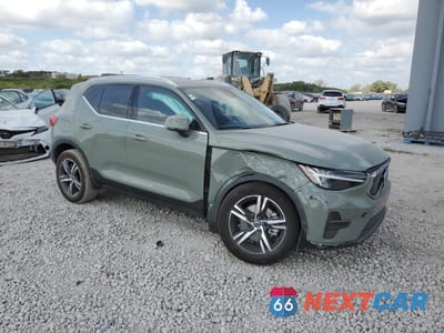 Czwarte zdjęcie samochodu z boku: 2025 VOLVO XC40 CORE VIN:YV4L12UJ4S2520540 - miniatura