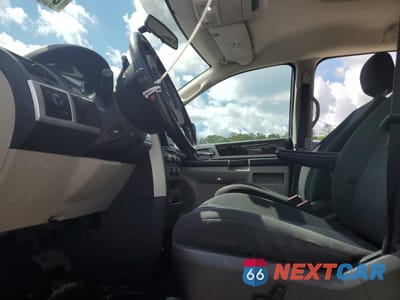 Zdjęcie 7 z 14 samochodu: 2010 DODGE GRAND CARAVAN SXT VIN:2D4RN5D12AR119901 - miniatura