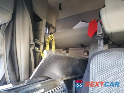 Zdjęcie 6 z 10 samochodu: 2021 VOLVO VNL SEMI TRUCK VIN:4V4NC9EH5MN265283 - miniatura