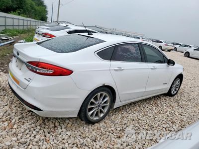 Trzecie zdjęcie samochodu z tyłu: 2017 FORD FUSION SE HYBRID VIN:3FA6P0LU3HR409552 - miniatura