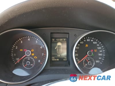 Zdjęcie 9 z 12 samochodu: 2010 VOLKSWAGEN GTI VIN:WVWFV7AJ6AW153668 - miniatura