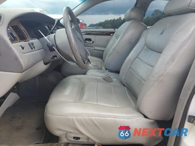 Zdjęcie 7 z 12 samochodu: 2002 LINCOLN TOWN CAR EXECUTIVE VIN:1LNHM81W02Y613809 - miniatura