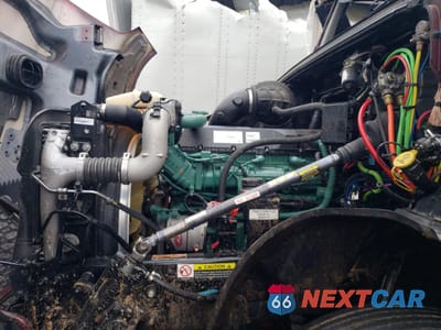 Zdjęcie 7 z 10 samochodu: 2023 VOLVO VNL SEMI TRUCK VIN:4V4NC9EH6PN323972 - miniatura