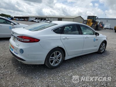 Trzecie zdjęcie samochodu z tyłu: 2018 FORD FUSION SE HYBRID VIN:3FA6P0LU1JR129926 - miniatura