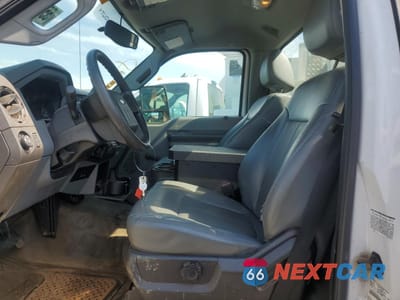 Piąte zdjęcie samochodu w środku: 2013 FORD F450 SUPER DUTY VIN:1FDUF4GY4DEA69782 - miniatura