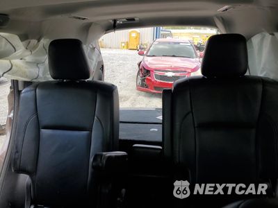 Zdjęcie 10 z 16 samochodu: 2018 TOYOTA HIGHLANDER SE VIN:5TDJZRFH0JS805491 - miniatura