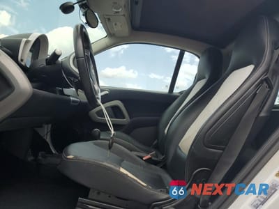 Zdjęcie 7 z 14 samochodu: 2013 SMART FORTWO PURE VIN:WMEEJ3BA6DK649940 - miniatura