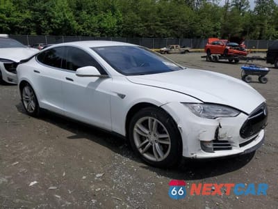Czwarte zdjęcie samochodu z boku: 2014 TESLA MODEL S VIN:5YJSA1H16EFP44977 - miniatura