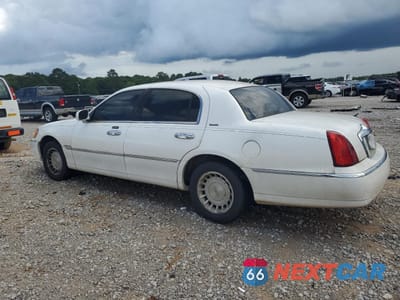 Drugie zdjęcie samochodu z przodu: 2002 LINCOLN TOWN CAR EXECUTIVE VIN:1LNHM81W02Y613809 - miniatura