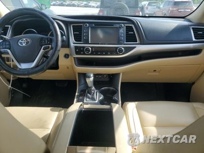 Zdjęcie 8 z 15 samochodu: 2019 TOYOTA HIGHLANDER SE VIN:5TDKZRFH1KS291981 - miniatura