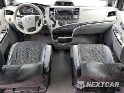 Zdjęcie 8 z 14 samochodu: 2014 TOYOTA SIENNA SPORT VIN:5TDXK3DC1ES457564 - miniatura