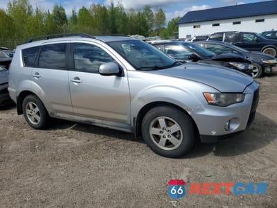 Czwarte zdjęcie samochodu z boku: 2010 MITSUBISHI OUTLANDER XLS VIN:JA4JT3AX0AZ603837 - miniatura