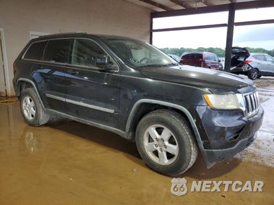 Czwarte zdjęcie samochodu z boku: 2012 JEEP GRAND CHEROKEE LAREDO VIN:1C4RJFAGXCC174874 - miniatura