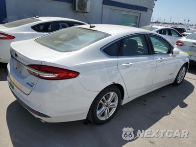 Trzecie zdjęcie samochodu z tyłu: 2018 FORD FUSION SE HYBRID VIN:3FA6P0LU6JR198322 - miniatura