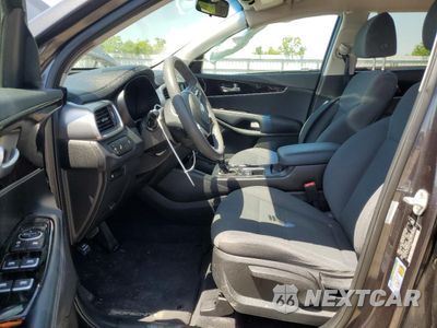 Zdjęcie 7 z 17 samochodu: 2019 KIA SORENTO L VIN:5XYPG4A38KG551428 - miniatura