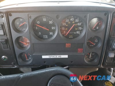 Zdjęcie 8 z 10 samochodu: 1999 FREIGHTLINER CHASSIS FS65 VIN:4UZ6CFAA4XCF09530 - miniatura