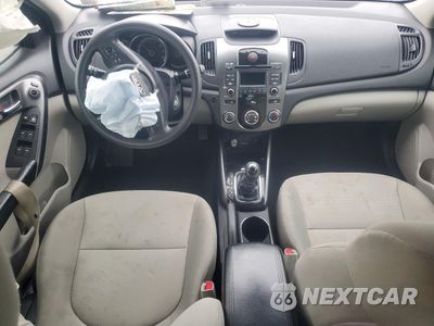 Zdjęcie 8 z 14 samochodu: 2013 KIA FORTE EX VIN:KNAFU4A24D5729338 - miniatura