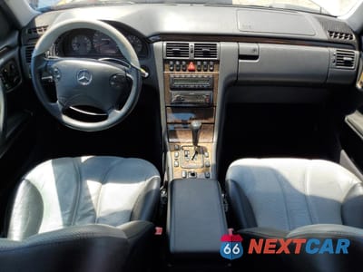 Zdjęcie 8 z 13 samochodu: 2000 MERCEDES-BENZ E 55 AMG VIN:WDBJF74J7YB055624 - miniatura