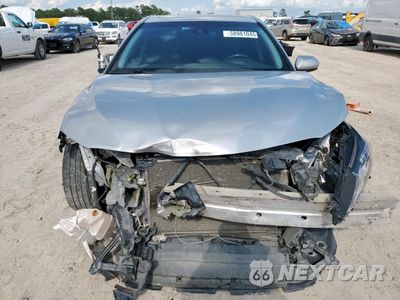 Piąte zdjęcie samochodu w środku: 2018 TOYOTA CAMRY L VIN:4T1B11HK3JU665935 - miniatura