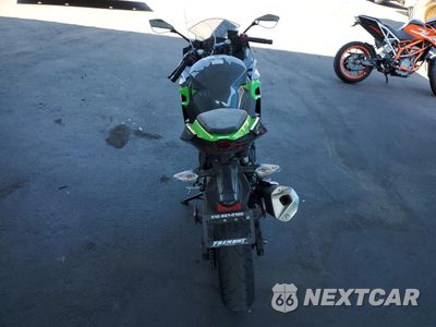 Czwarte zdjęcie samochodu z boku: 2019 KAWASAKI EX400 VIN:JKAEXKG19KDA29632 - miniatura