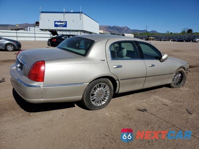 Trzecie zdjęcie samochodu z tyłu: 2009 LINCOLN TOWN CAR SIGNATURE LIMITED VIN:2LNHM82V09X623546 - miniatura