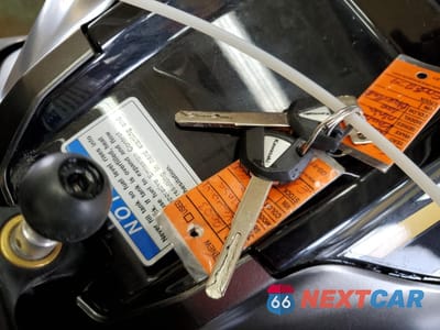 Zdjęcie 8 z 10 samochodu: 2023 KAWASAKI ZX1002 M VIN:JKBZXVM18PA005279 - miniatura