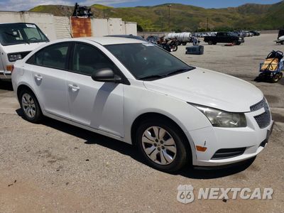 Czwarte zdjęcie samochodu z boku: 2014 CHEVROLET CRUZE LS VIN:1G1PA5SG4E7371673 - miniatura