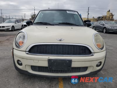 Piąte zdjęcie samochodu w środku: 2007 MINI COOPER VIN:WMWMF33537TT53475 - miniatura