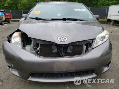 Piąte zdjęcie samochodu w środku: 2017 TOYOTA SIENNA VIN:5TDZZ3DC1HS828120 - miniatura