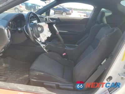 Zdjęcie 7 z 14 samochodu: 2017 TOYOTA 86 BASE VIN:JF1ZNAA11H9711273 - miniatura