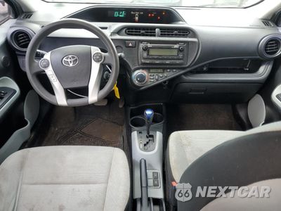 Zdjęcie 8 z 12 samochodu: 2012 TOYOTA PRIUS C VIN:JTDKDTB36C1030267 - miniatura