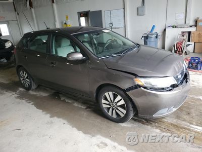 Czwarte zdjęcie samochodu z boku: 2013 KIA FORTE EX VIN:KNAFU5A28D5744530 - miniatura