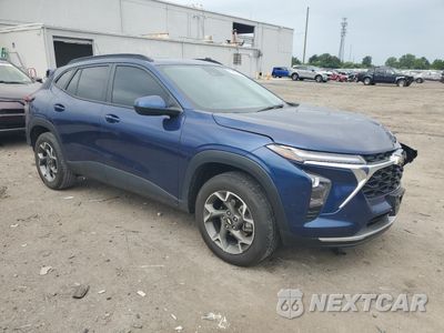 Czwarte zdjęcie samochodu z boku: 2024 CHEVROLET TRAX 1LT VIN:KL77LHE23RC037535 - miniatura