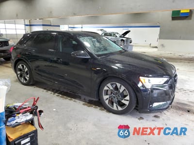 Czwarte zdjęcie samochodu z boku: 2023 AUDI E-TRON PREMIUM VIN:WA1AAAGE2PB014791 - miniatura