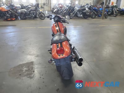 Czwarte zdjęcie samochodu z boku: 2011 HARLEY-DAVIDSON VRSCDX VIN:1HD1HHH16BC805087 - miniatura