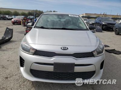 Piąte zdjęcie samochodu w środku: 2018 KIA RIO LX VIN:3KPA24AB3JE079629 - miniatura