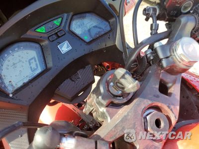 Zdjęcie 8 z 10 samochodu: 2018 HONDA CBR650 F VIN:MLHRC7400J5400160 - miniatura