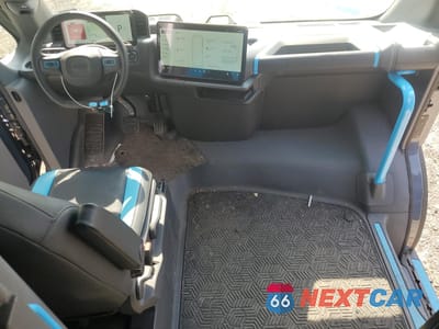 Zdjęcie 8 z 13 samochodu: 2024 RIVIAN EDV 700 VIN:7FCEHEB28RN020582 - miniatura