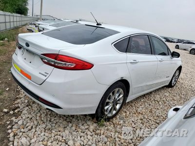 Trzecie zdjęcie samochodu z tyłu: 2017 FORD FUSION SE HYBRID VIN:3FA6P0LU0HR409556 - miniatura