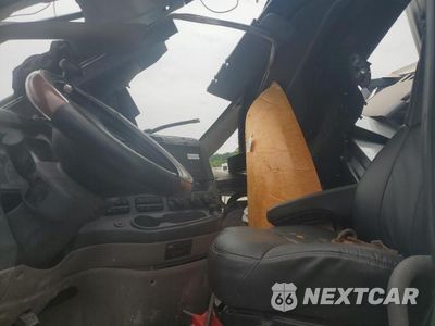 Piąte zdjęcie samochodu w środku: 2016 FREIGHTLINER CASCADIA 125 SEMI TRUCK VIN:3AKJGLBG9GSHB0479 - miniatura
