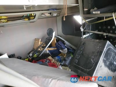 Zdjęcie 6 z 10 samochodu: 2022 VOLVO VNL VIN:4V4NC9EH8NN288574 - miniatura