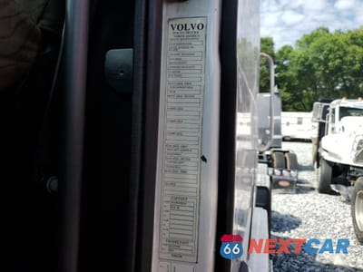 Zdjęcie 10 z 11 samochodu: 2015 VOLVO VN VNL VIN:4V4NC9EH1FN190259 - miniatura