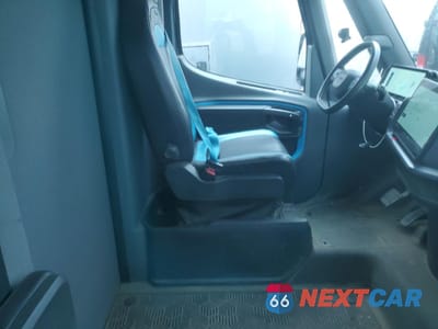 Zdjęcie 8 z 13 samochodu: 2023 RIVIAN EDV 700 VIN:7FCEHEB72PN009084 - miniatura