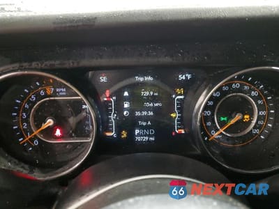 Zdjęcie 9 z 13 samochodu: 2021 JEEP WRANGLER UNLIMITED SAHARA VIN:1C4HJXEG4MW577941 - miniatura