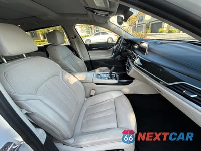 Piąte zdjęcie samochodu w środku: 2019 BMW 750 I VIN:WBA7F0C53KGM25935 - miniatura