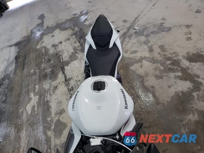 Piąte zdjęcie samochodu w środku: 2024 KAWASAKI ZX636 K VIN:JKBZXJJ17RA000252 - miniatura