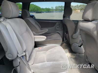 Zdjęcie 11 z 16 samochodu: 2004 TOYOTA SIENNA CE VIN:5TDZA23C34S127852 - miniatura