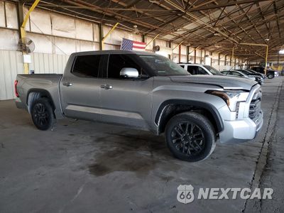 Czwarte zdjęcie samochodu z boku: 2022 TOYOTA TUNDRA CREWMAX SR VIN:5TFLA5DB9NX020555 - miniatura